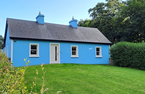 Logboy Cottage | Family & Pet Friendly Restored Cottage in East Mayo with 4* Bord Failte Award
