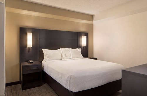 Raisin Hotel | Family Retreat in Central Fresno | 2 Suites w/Kitchen | Free Parking