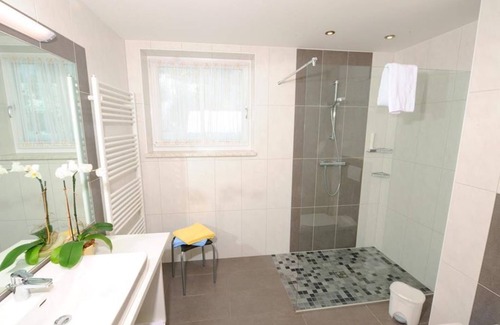 Aigen im Ennstal Bed & Breakfast | Family room, shower, WC, comfort - Kirchenwirt Aigen
