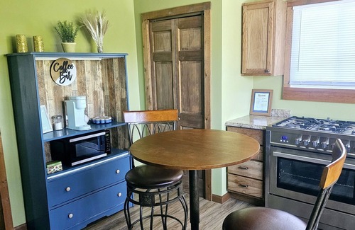 Port Clinton House | Family sized home 3 Minutes to the Jet Express and 30 minutes from Cedar Point!