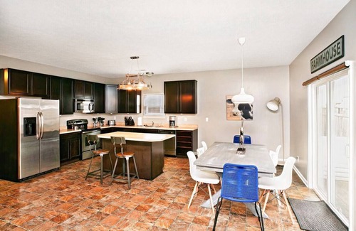 Westfield House | Family/Team Stay/5 Min. to Grand Park/PS4/XBOX