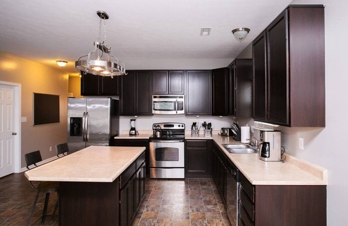 Westfield House | Family/Team Stay/5 Min. to Grand Park/PS4/XBOX