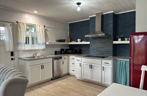 Summit Cottage | Fancy Nancy’s cottage in the heart of Summit, located near shops and restaurants