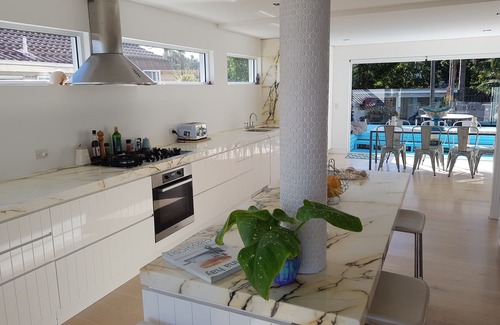 North Curl Curl House | Fantastic Modern Beach House with Sensational Ocean Views & large in ground Pool