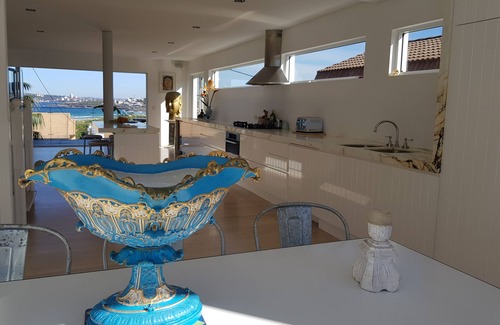 North Curl Curl House | Fantastic Modern Beach House with Sensational Ocean Views & large in ground Pool