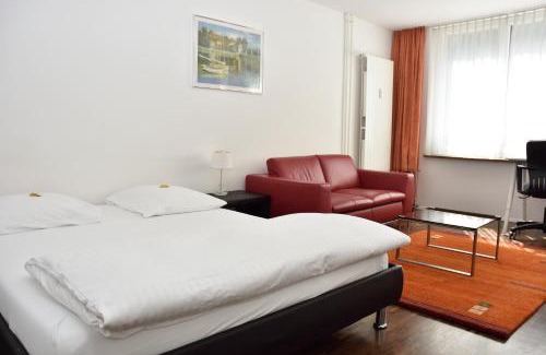 Seefeld Apartment | Fantastic Studio near Lake - Flower 02