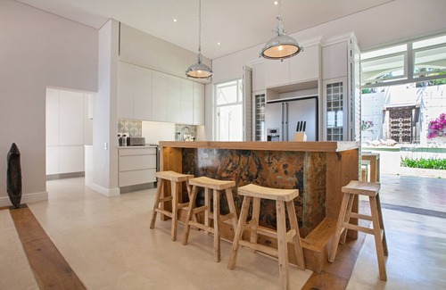 Cape Town City Centre House | Fantastic town villa at Lions Head with views - pool, jacuzzi and garden