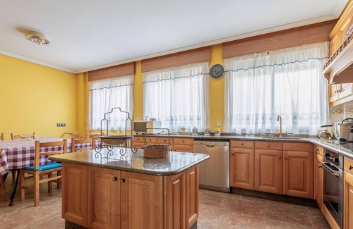 Ferrol House | Fantastic townhouse in beautiful location in Ferrol.