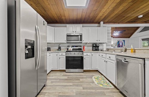 LaFayette Cabin | Farm Experience in a Beautiful Log Cabin