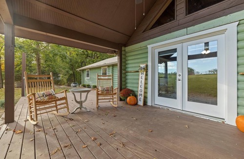 LaFayette Cabin | Farm Experience in a Beautiful Log Cabin