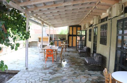 Meteora House | FARMAHOUSE