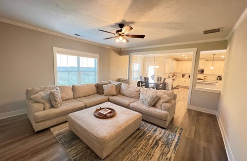 Grovetown House | Farmhouse 3BR/3.5B. 9 mi from Augusta National.