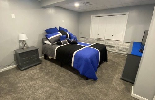 Wadesville House | Farmhouse 7 min from New Harmony 12 min from USI