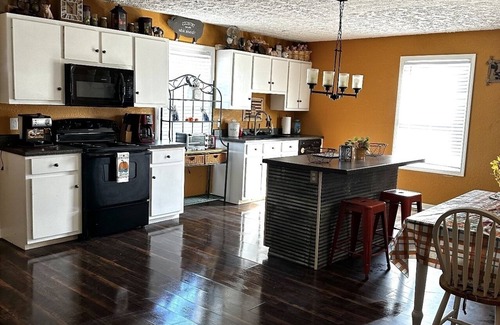 Tompkinsville Other | Farmhouse Getaway