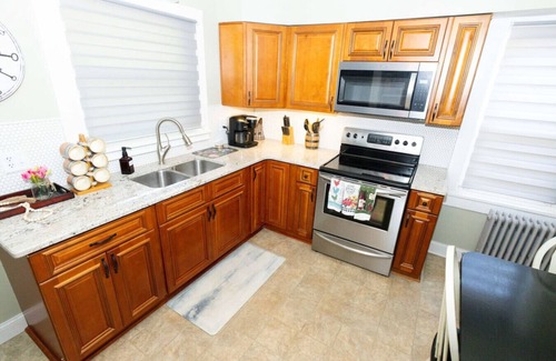 Port Clinton Apartment | farmhouse/hot tub by Camp Perry