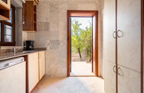 Kaleici Apartment | Fascinating Flat near Hadrians Gate