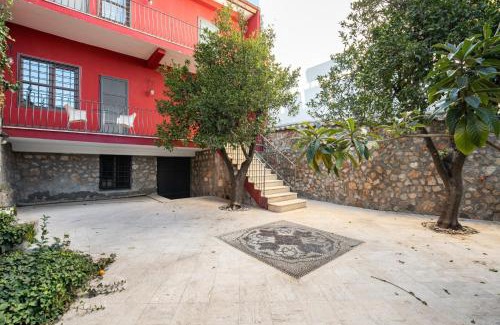 Kaleici Apartment | Fascinating Flat near Hadrians Gate