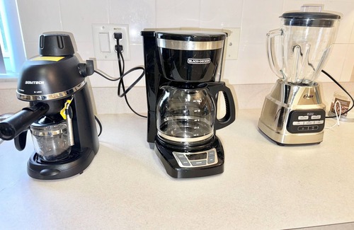 Lake Bernadette House | Fast wifi 2 GB, pool, gym, golf, B-ball, tennis court, playground and more.