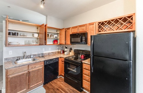 Huntsville Apartment | Fast WiFi, King Bed, Gym w/Free Parking