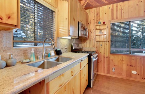 Fawnskin House | Fawnskin Pines by Big Bear Vacations Charming Mountain Cottage