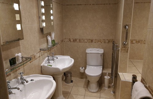 Aberaeron Hotel | Feathers Hotel, Bar and Restaurant