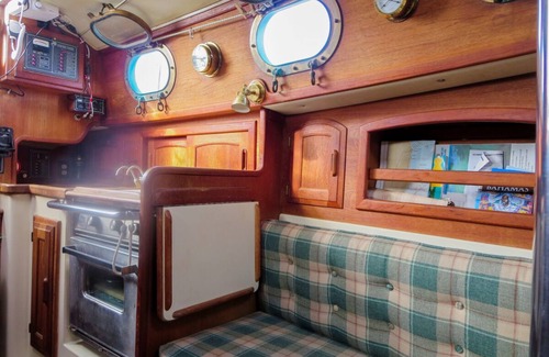 Colon Boat Rental | Feel the real nomad sailing life!