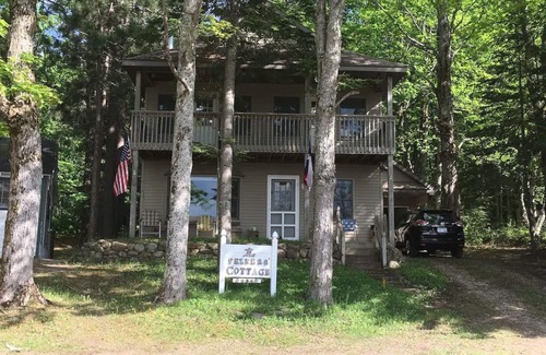 Vanderbilt Cottage | Felker's Cottage: Fall Adventures Await – Enjoy the Beauty of Huffman Lake this Autumn!
