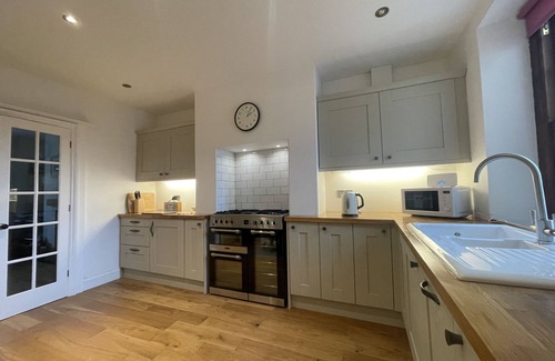 Portinscale Cottage | Fell View - sleeps 4 guests in 2 bedrooms