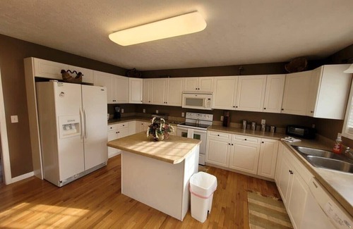 Baxter House | Fenced backyard! 6 miles to Cookeville Boat Dock!