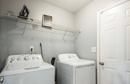 Emerson House | Fenced BKYD & Firepit 1 Mile To Lakepoint Sports