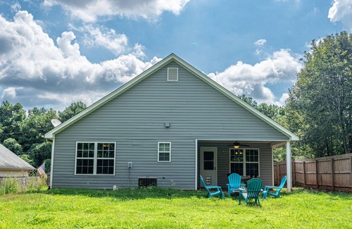 Emerson House | Fenced BKYD & Firepit 1 Mile To Lakepoint Sports