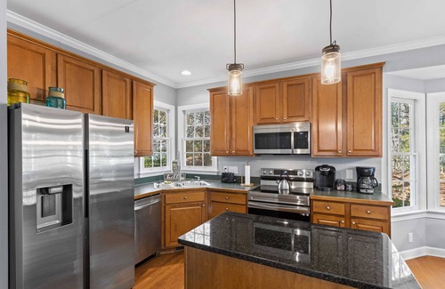 Apex House | Fenced In|Pets OK|By DT Apex|King Bed|EV Charger