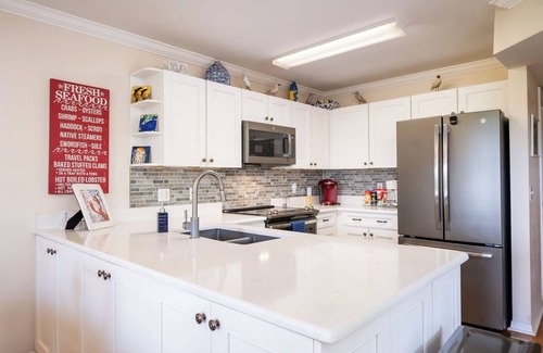 Cedar Key Condo | Fenimore Mill 10C, Marina Boat Slip, Pool/Hot Tub!