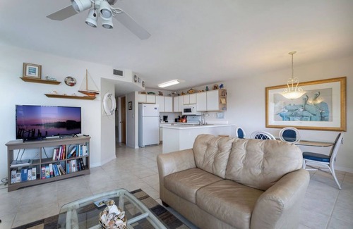 Cedar Key Condo | Fenimore Mill 6A - Open Gulf View, Pool & Hot Tub!