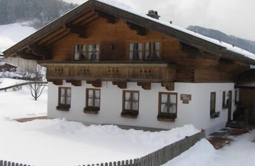 Bergen Apartment | Ferienwohnung 100 qm mit Wohnzimmer, 2 seperate Schlafzimmer, großes Bad mit WC, zusätzliches WC, Terrasse, Garten