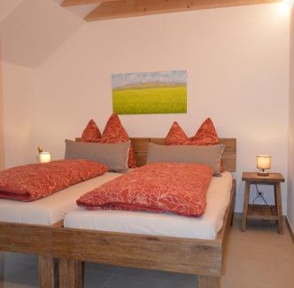 Singen Apartment | Ferienwohnung, 2 Zimmer, 4 bis 6 Personen, 67 qm, mit großem Balkon, entlang am Fluss, an der Aach, am Bodensee, nah am Naturschutzgebiet