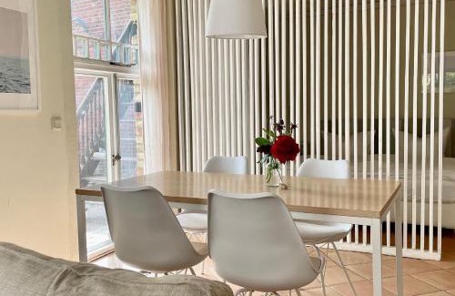 Saal Apartment | Ferienwohnung EINS Hof Himmelgrün