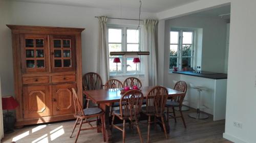 Midlum Apartment | Ferienwohnungen und Haushälfte Friesland