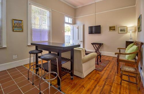 Port Elizabeth Central House | Fernando's self catering cottages