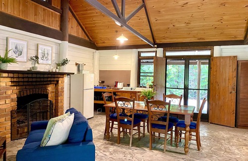 Byfield Hotel | Ferns Hideaway Resort