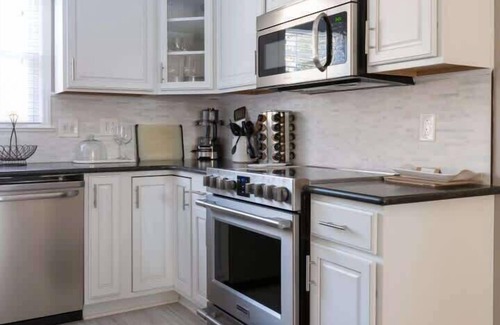 High Point House | Fernwood Manor: Your Cozy Retreat