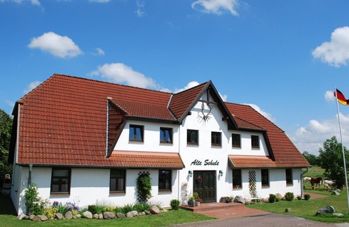 Dargun Apartment | Fewo Hiddensee Mecklenburg Pool Alte Schule Barlin