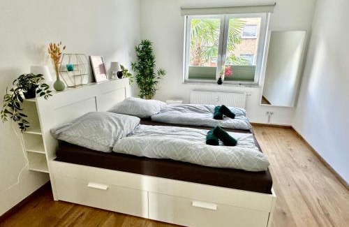 Zweckel Apartment | FeWo Palmtrees - Große und moderne 2 Zimmerwohnung mit Süd-West Balkon in Gladbeck-Mitte nähe Movie Park und Arena AufSchalke