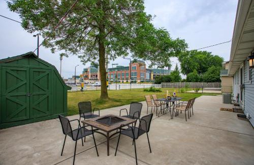 Green Bay House | Field of Dreams by Simple Life Rentals