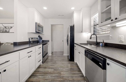 Fayetteville House | Fiesta Stay-Tons of Restaurants&Shops-Central Fay