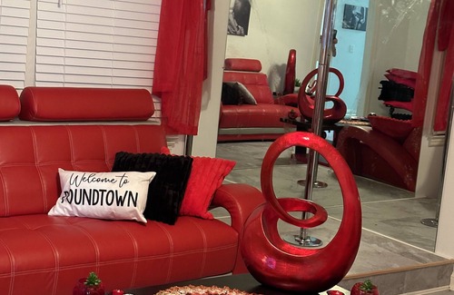 Ashland City House | Fifty MORE Shaydes Of Play-the perfect private oasis for a couple 2 explore&play