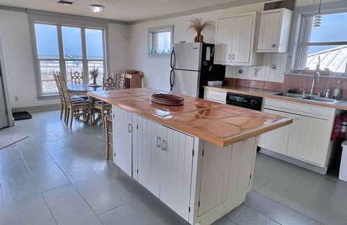 Grand Isle House | Fin and Bridge - Beachfront - Island Realty