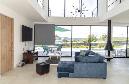 Calima Villa | Finca en el Lago Calima con Hermosa Piscina