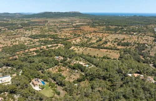 Felanitx Villa | Finca es Foners en Felanitx con piscina y jacuzzis en suite