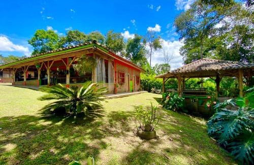 Quimbaya House | Finca Hotel Cabaña Fercho
